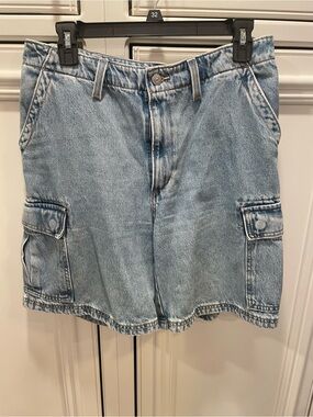 Woman’s Levi’s cargo shorts